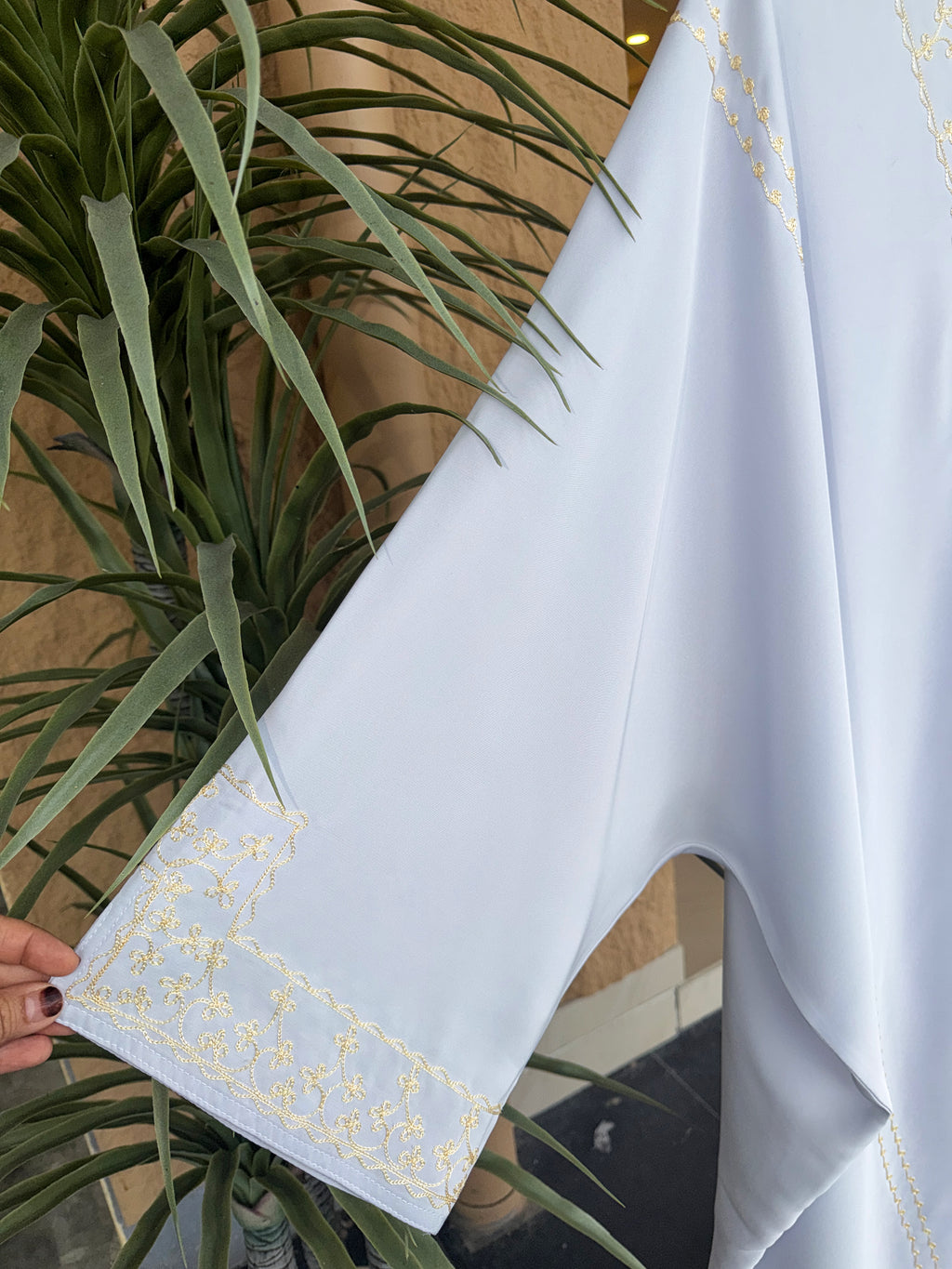MEHER White Nila Farasha Abaya